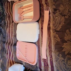 Our place the lunch box 📦 amazing put sandwiches sushi etc two layer